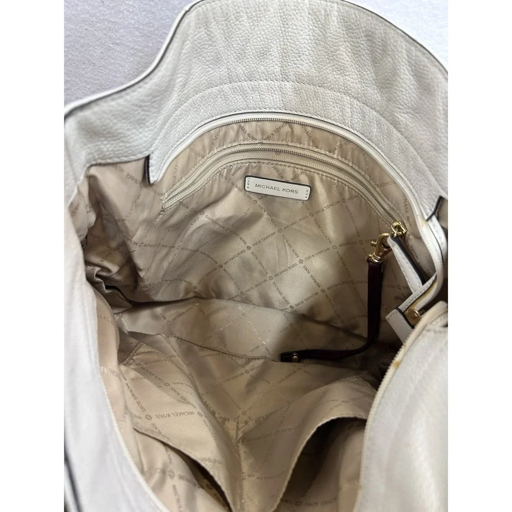 Michael‎ Kors Leather Ivory Pebbled Shoulder Bag Gold Hardware Zip Inner Pockets